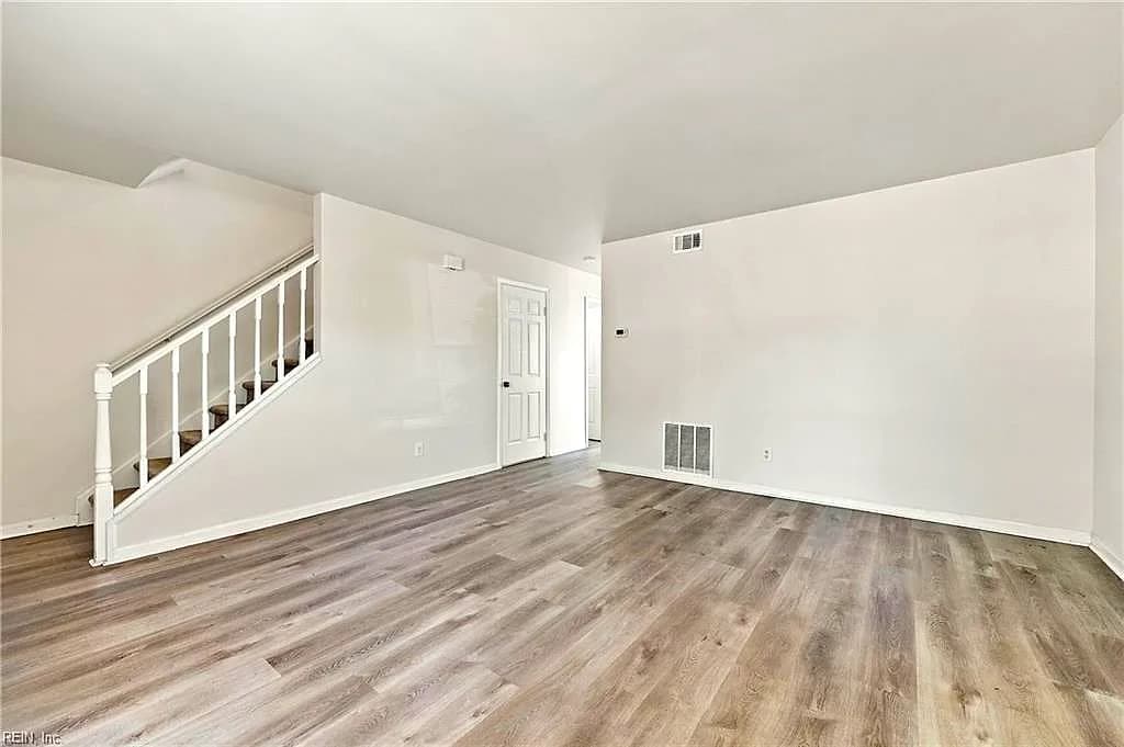 385 Susan Constant DR, NEWPORT NEWS VA 23608 - Photo 5
