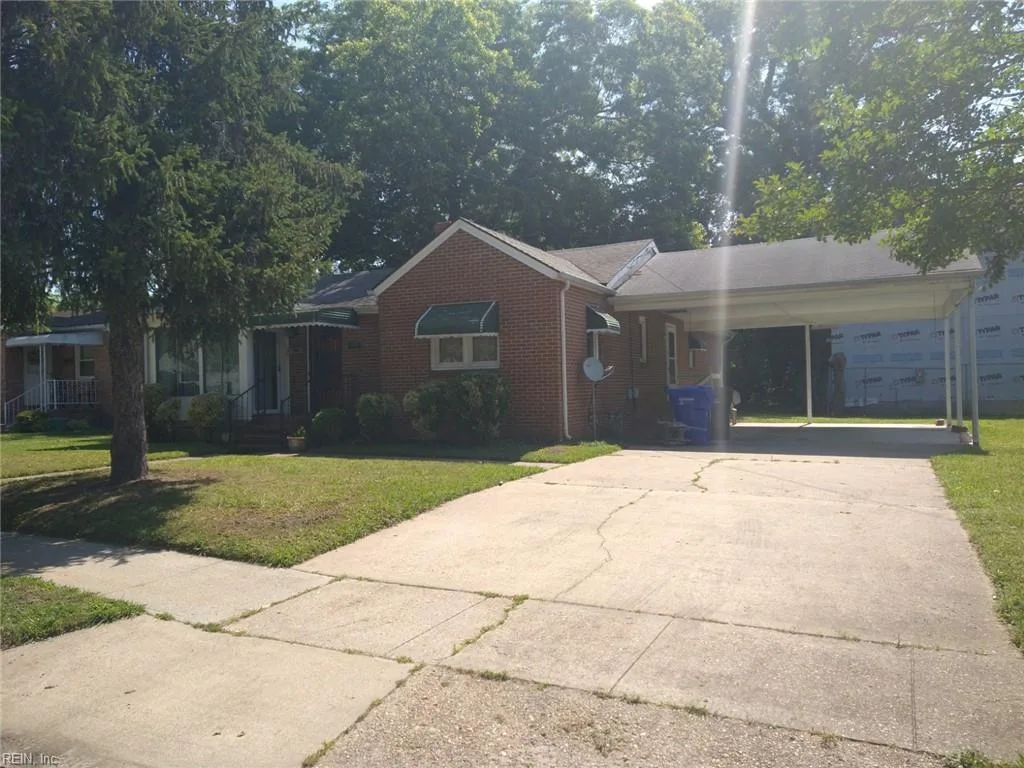 212 Saint James Avenue, Suffolk — 3 bed Residential, 1,701 sqft