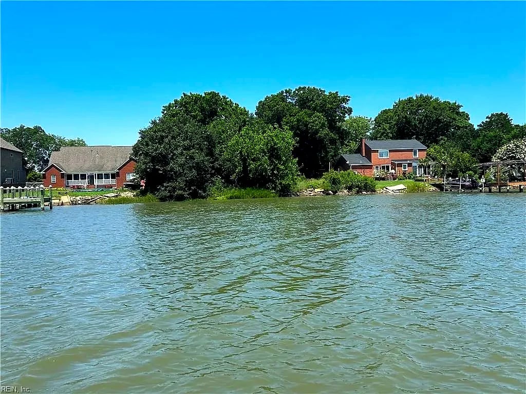 17 Seaview Drive, Hampton VA 23664
