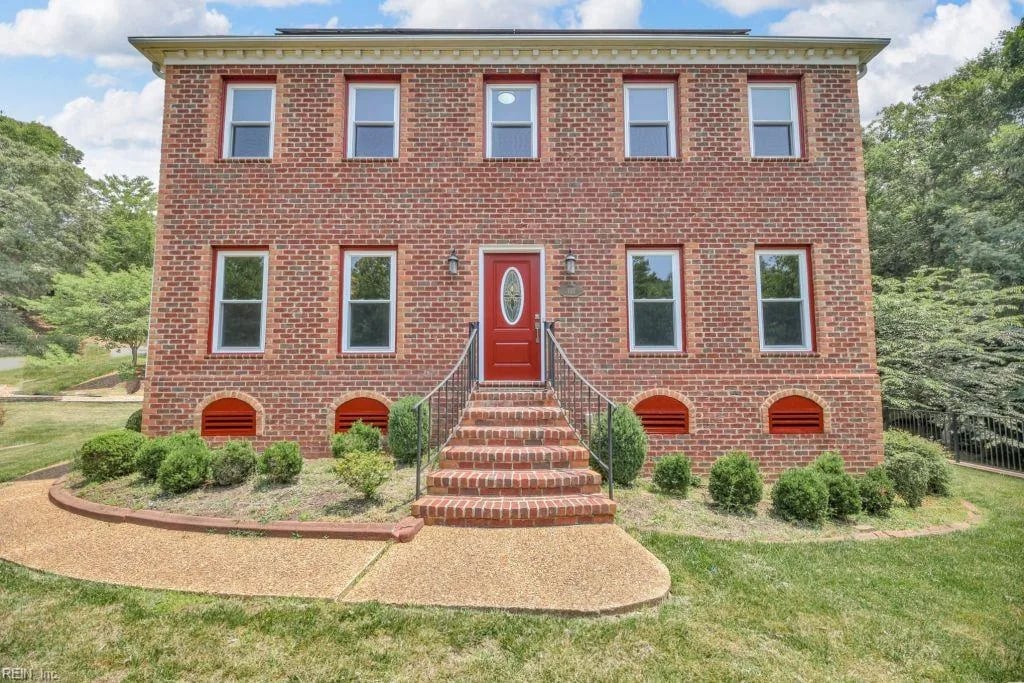 105 Londonderry LN, Williamsburg — 3 bed Residential, 2,256 sqft