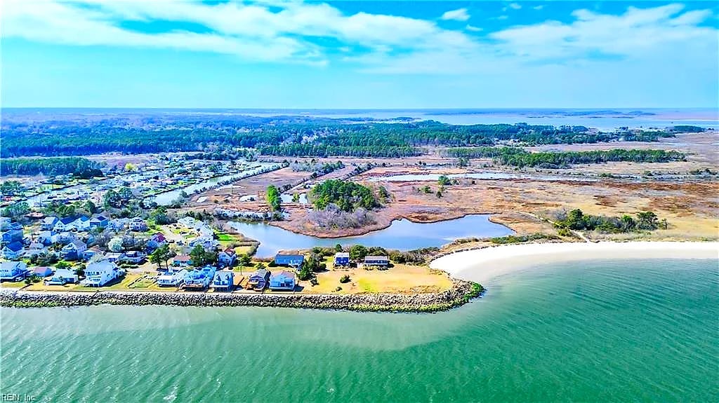 215 Lighthouse DR, Hampton — 3 bed Residential, 1,295 sqft