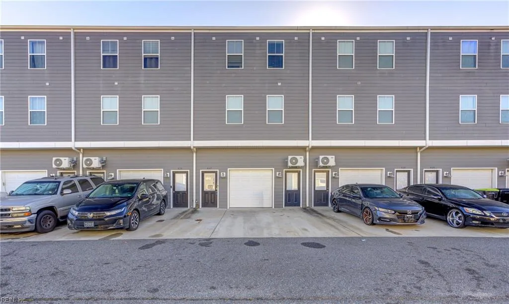 4317 Alvah Martin WAY, Chesapeake — 3 bed Residential, 1,750 sqft