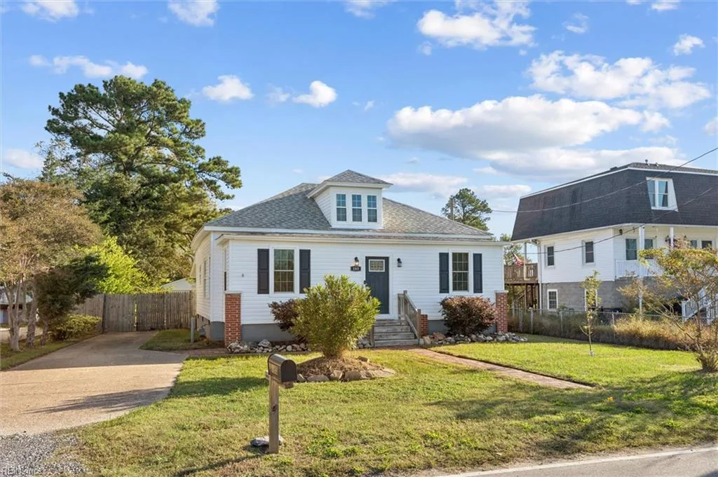185 Messick RD, Poquoson — 3 bed Residential, 1,579 sqft