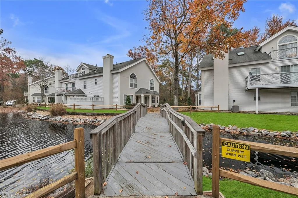 517 Seahorse RN, Chesapeake — 3 bed Residential, 1,670 sqft