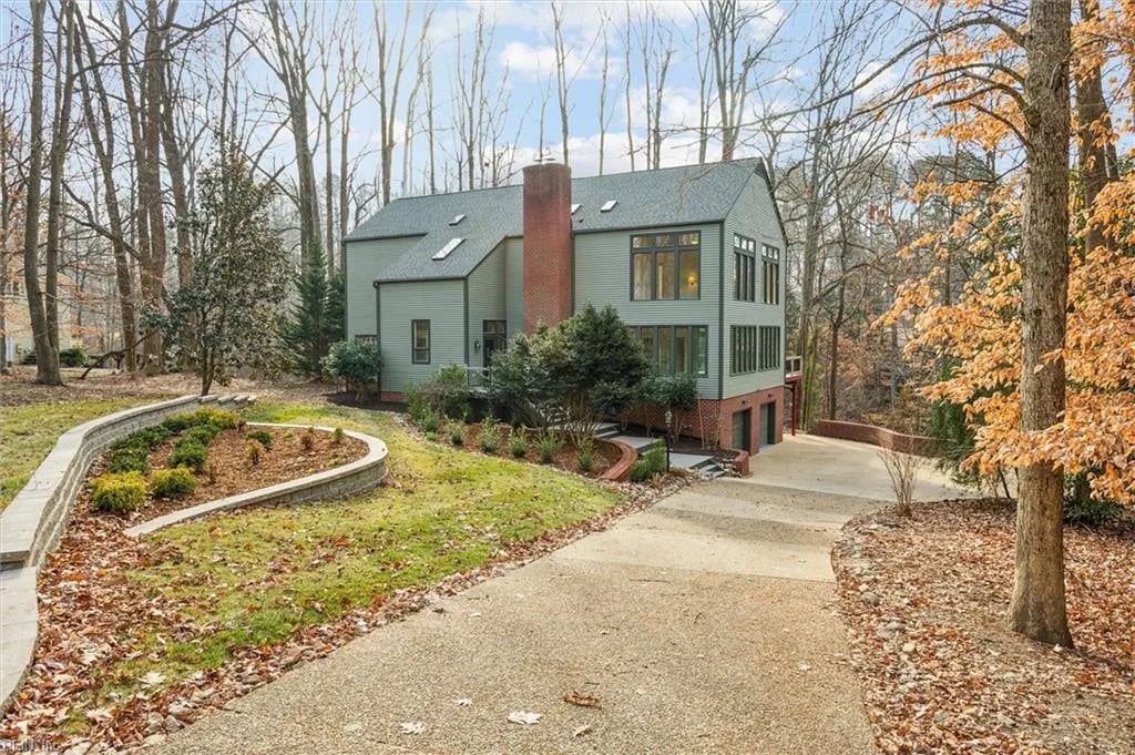 16 Mile CRSE, Williamsburg — 5 bed Residential, 5,900 sqft