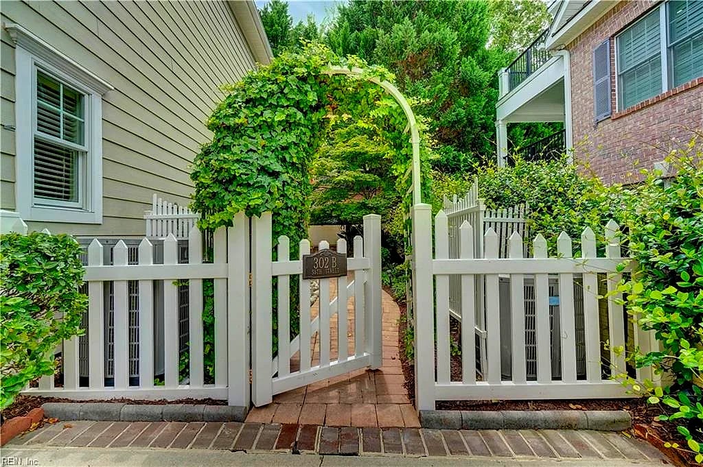 302 55th ST #B, VIRGINIA BEACH VA 23451