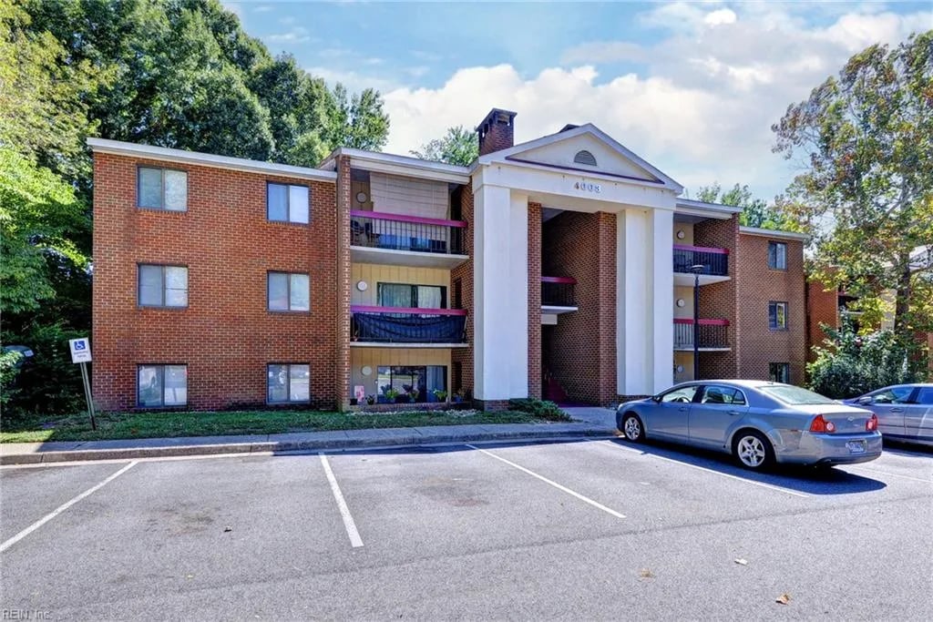 4003 Governors SQ #1, Williamsburg — 2 bed Residential, 876 sqft