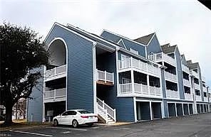 9535 Bay Front DR #201, Norfolk — 1 bed Residential, 900 sqft