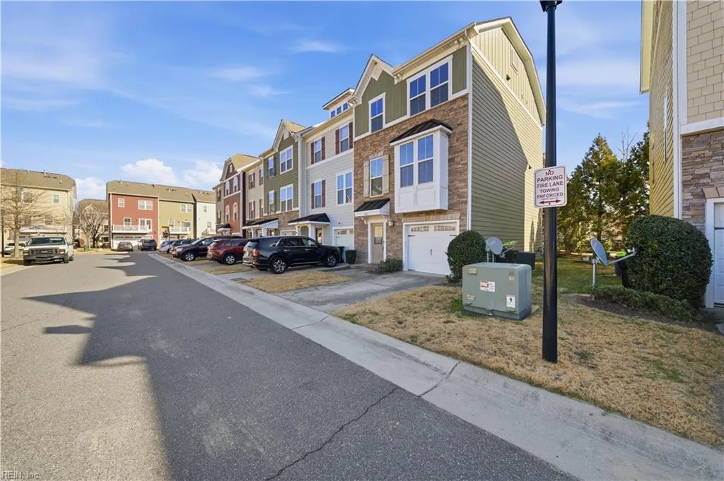 4311 Salt Marsh LN, Chesapeake — 4 bed Residential, 2,000 sqft