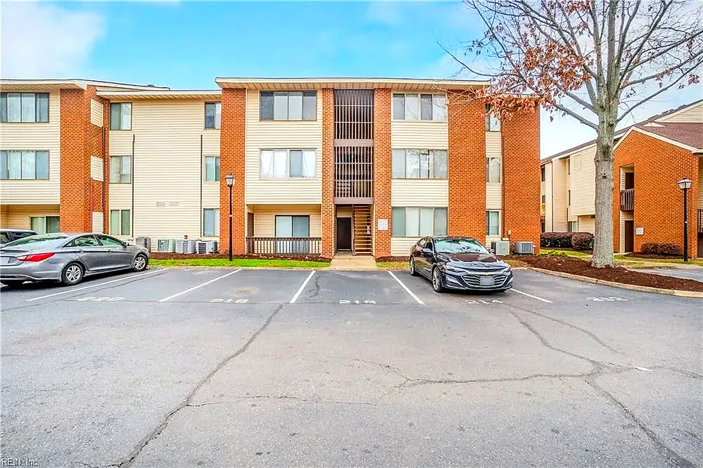 220 Pacific DR #2, HAMPTON VA 23666