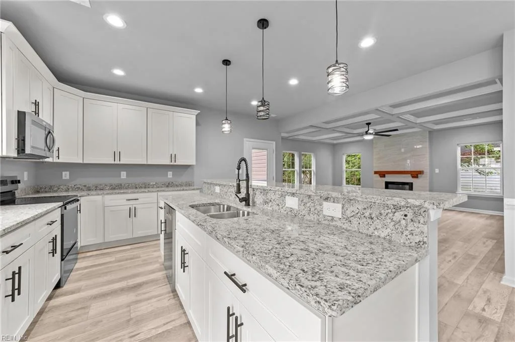 1316 36th ST, Newport News — 5 bed Residential, 2,900 sqft