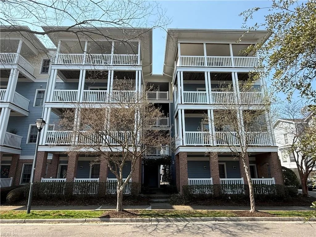 8333 N View BLVD, Norfolk — 3 bed Residential, 2,700 sqft