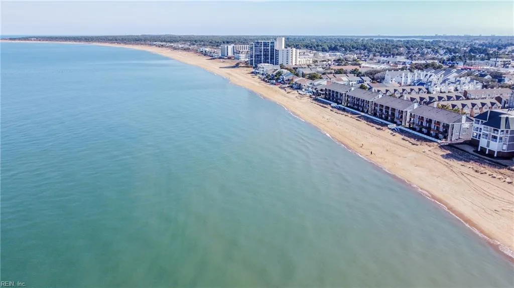 2428 Ocean Shore CRES #401, Virginia Beach — 3 bed Residential, 2,387 sqft