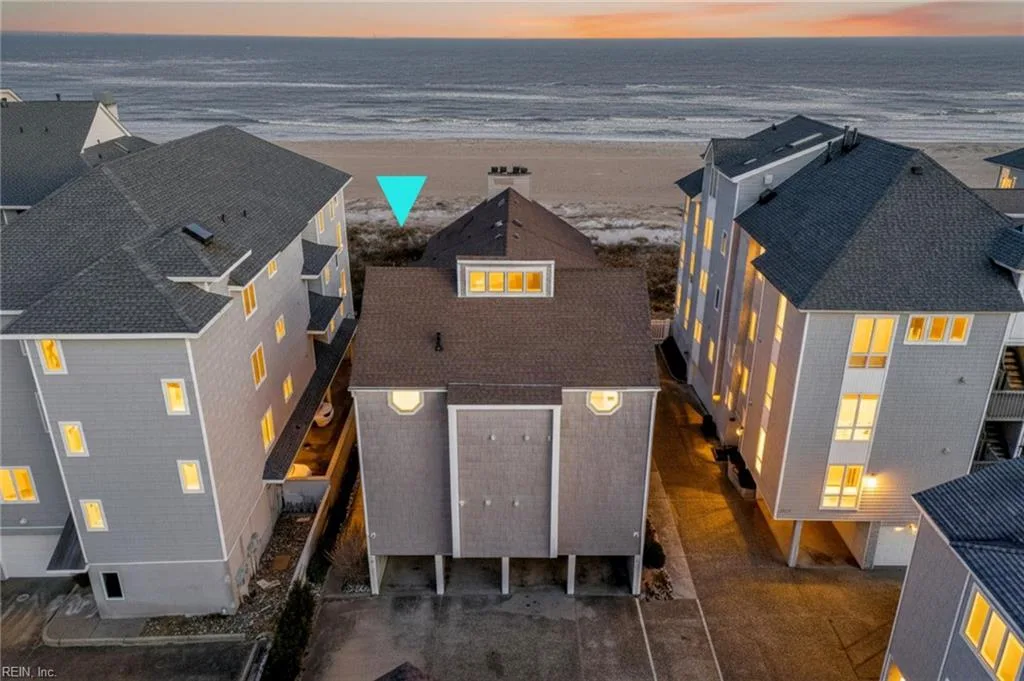 2319 Beach Castle LN, Virginia Beach — 3 bed Residential, 2,600 sqft