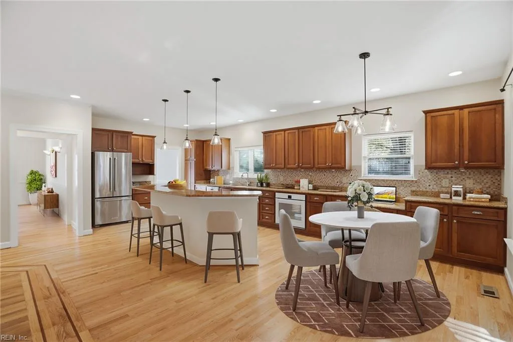 904 Corrente LN, Virginia Beach — 6 bed Residential, 4,308 sqft
