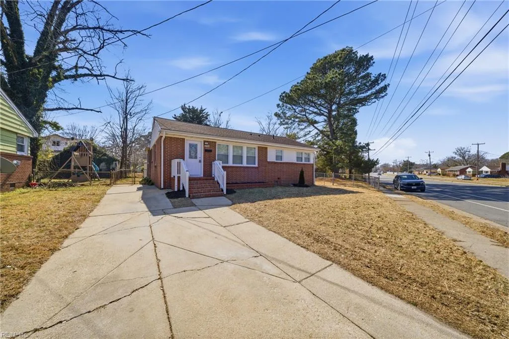 2708 Victoria BLVD, Hampton — 4 bed Residential, 1,280 sqft