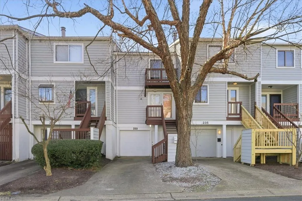 233 Mill Point DR, Hampton — 2 bed Residential, 1,034 sqft