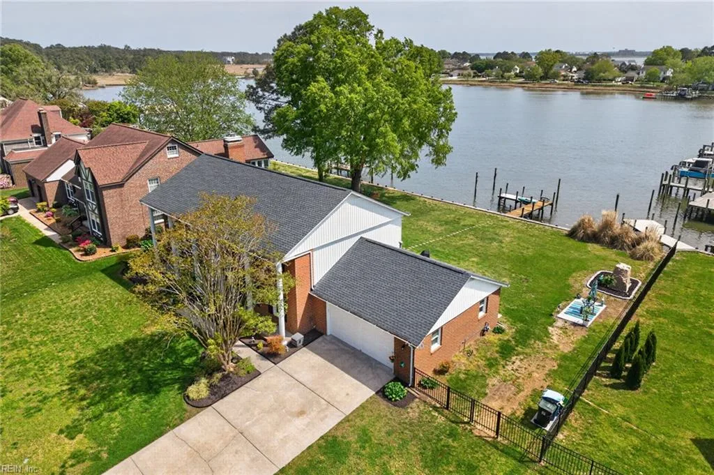 6 Canal DR, Poquoson — 5 bed Residential, 3,162 sqft