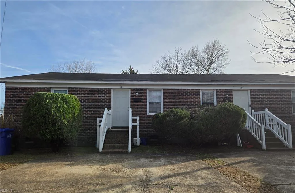 19 Carver CIR, Portsmouth — Multi Family Residential, 2,190 sqft
