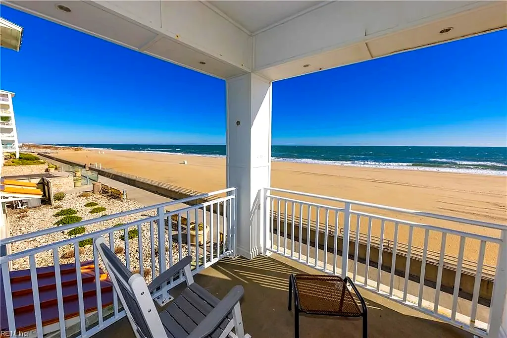 3738 Sandpiper RD #B106, VIRGINIA BEACH VA 23456
