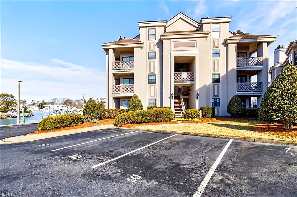 423 Harbour PT #304, VIRGINIA BEACH VA 23451