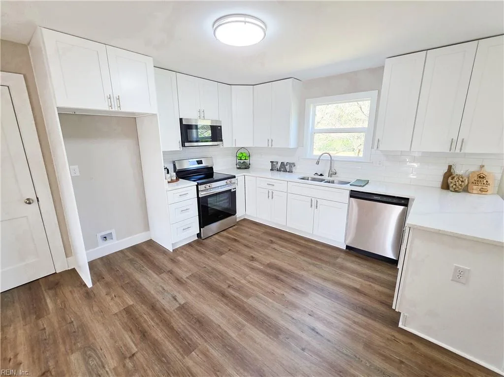 450 Kemp LN, Chesapeake — 3 bed Residential, 1,300 sqft