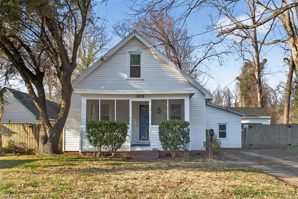 928 Sheppard AVE, Norfolk — 2 bed Residential, 837 sqft