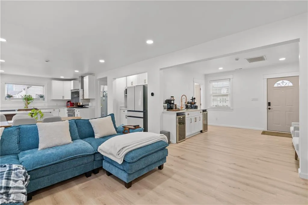 512 Lee ST, Hampton — 3 bed Residential, 1,989 sqft