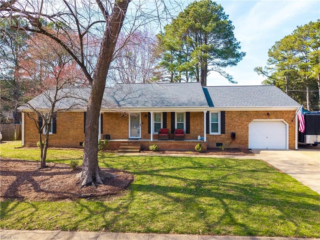 2736 Horseshoe DR, Chesapeake — 3 bed Residential, 1,900 sqft