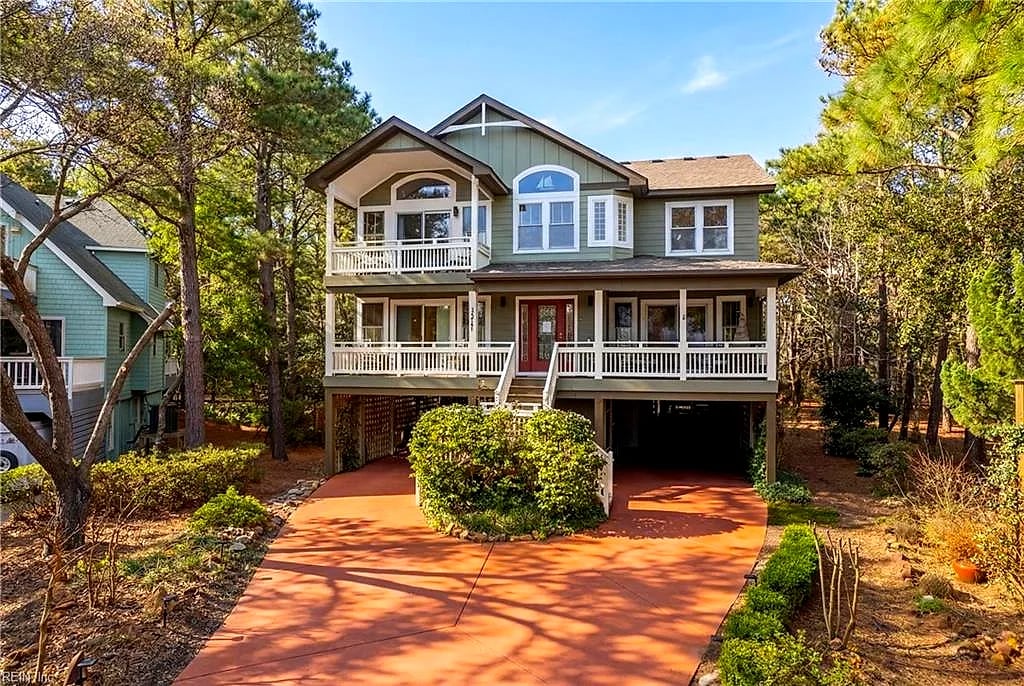 1277 N Lake CT, Corolla — 5 bed Residential, 3,467 sqft