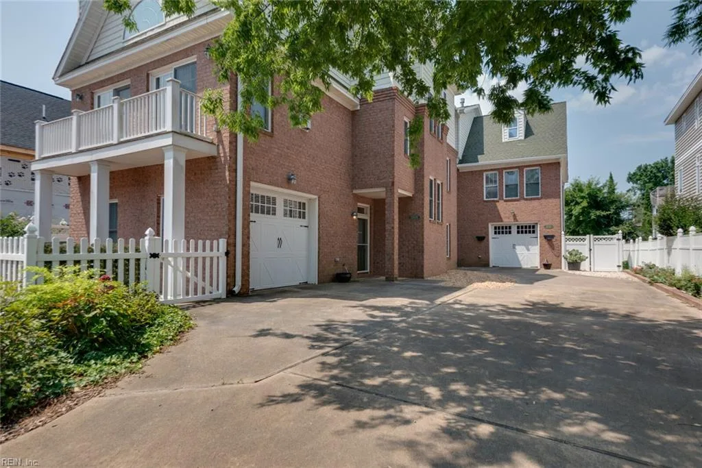 5510 Holly RD, Virginia Beach — 3 bed Residential, 2,792 sqft