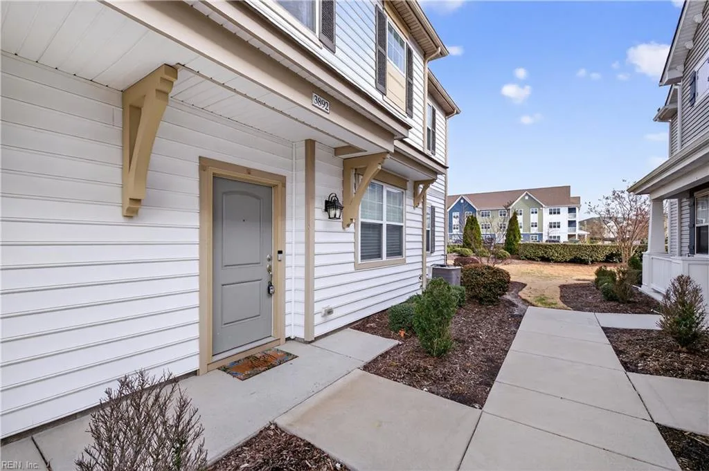 3892 Trenwith LN, Virginia Beach — 3 bed Residential, 1,867 sqft