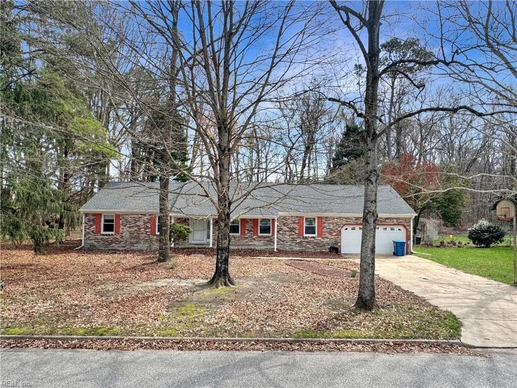 11 Dorothy DR, Poquoson — 4 bed Residential, 2,100 sqft