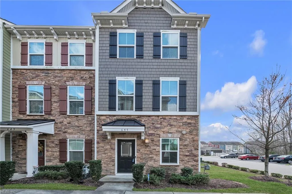 647 Muddy Creek RD, Chesapeake — 2 bed Residential, 1,570 sqft