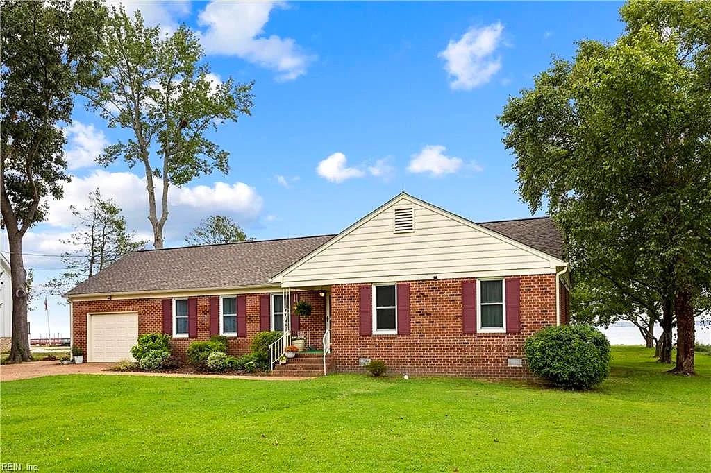 8950 Cook DR, HAYES VA 23072