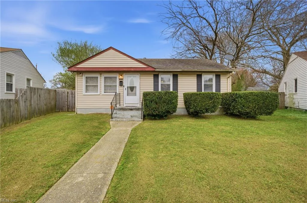 1926 N Lakeland DR, Norfolk — 3 bed Residential, 852 sqft