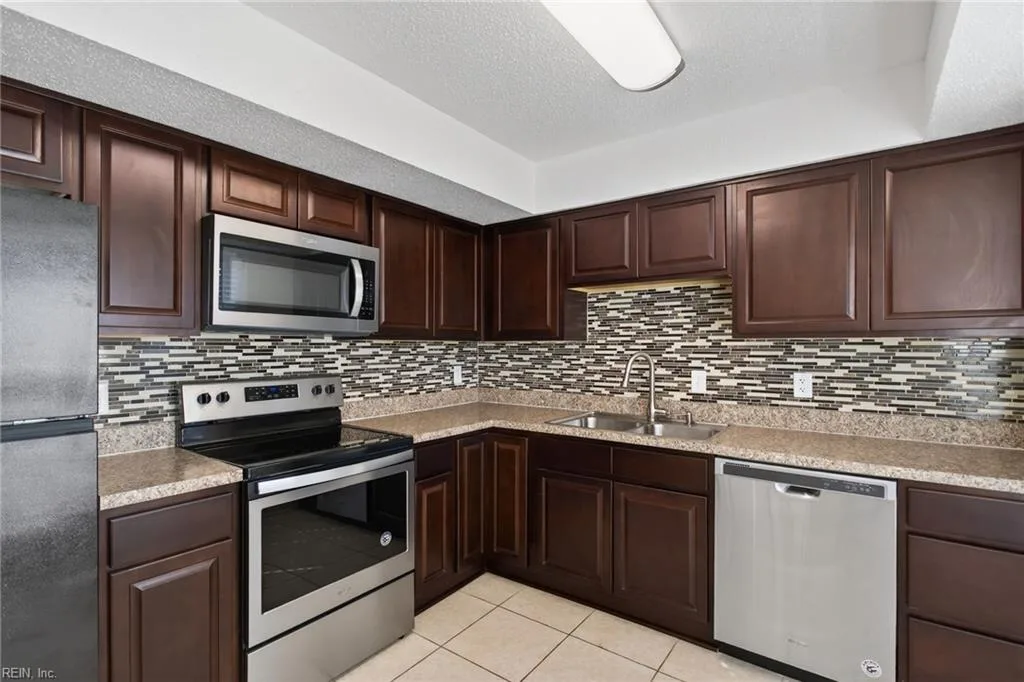 3832 Chancery LN, Virginia Beach — 3 bed Residential, 1,320 sqft