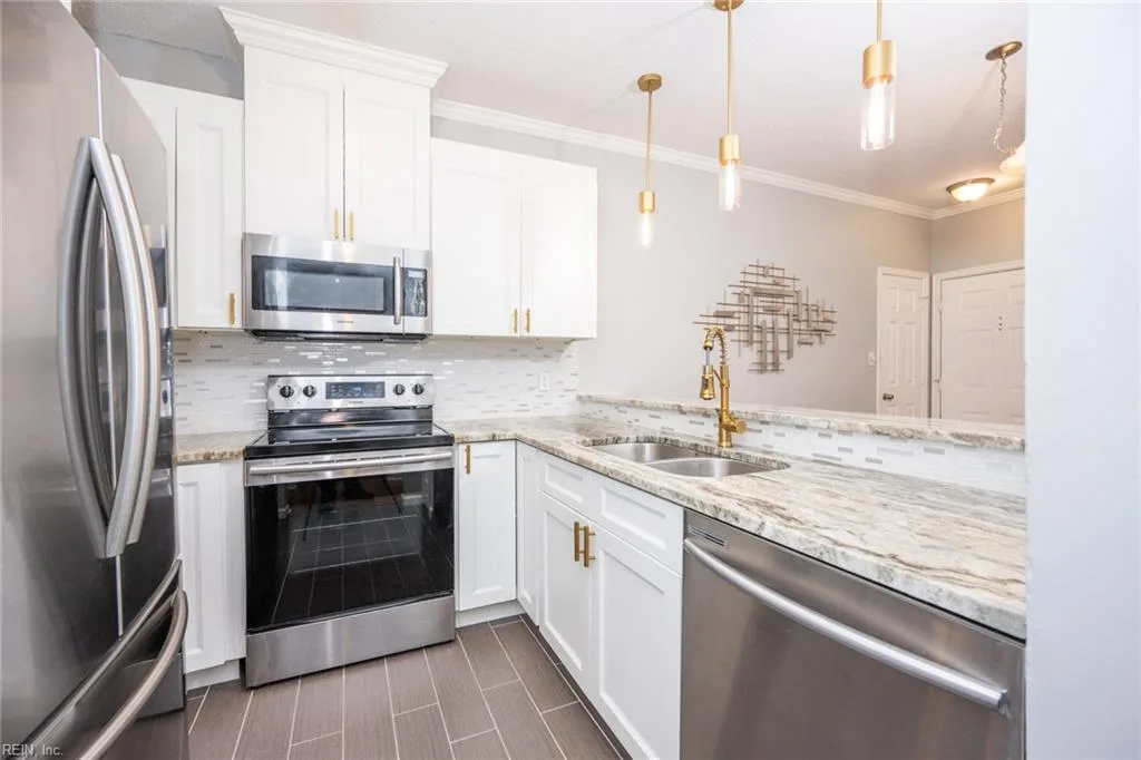 230 College PL #226, Norfolk — 2 bed Residential, 1,066 sqft