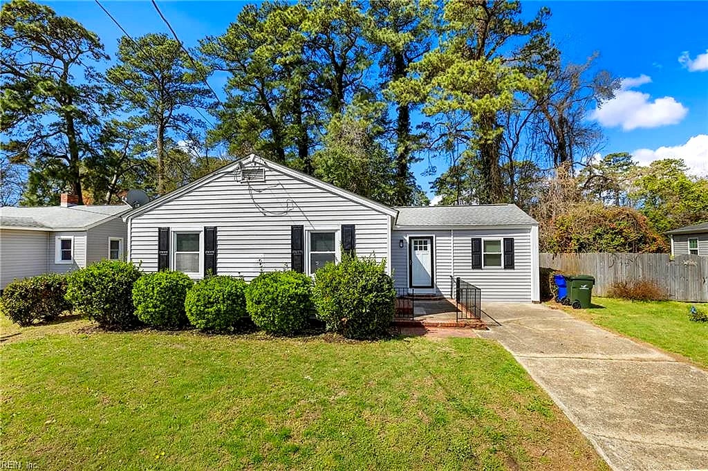 8249 Simons DR, Norfolk — 3 bed Residential, 990 sqft