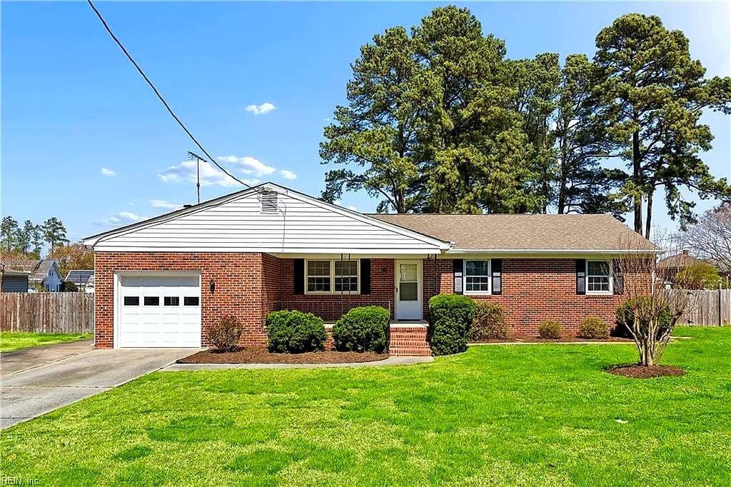 18 Magnolia LN, POQUOSON VA 23662