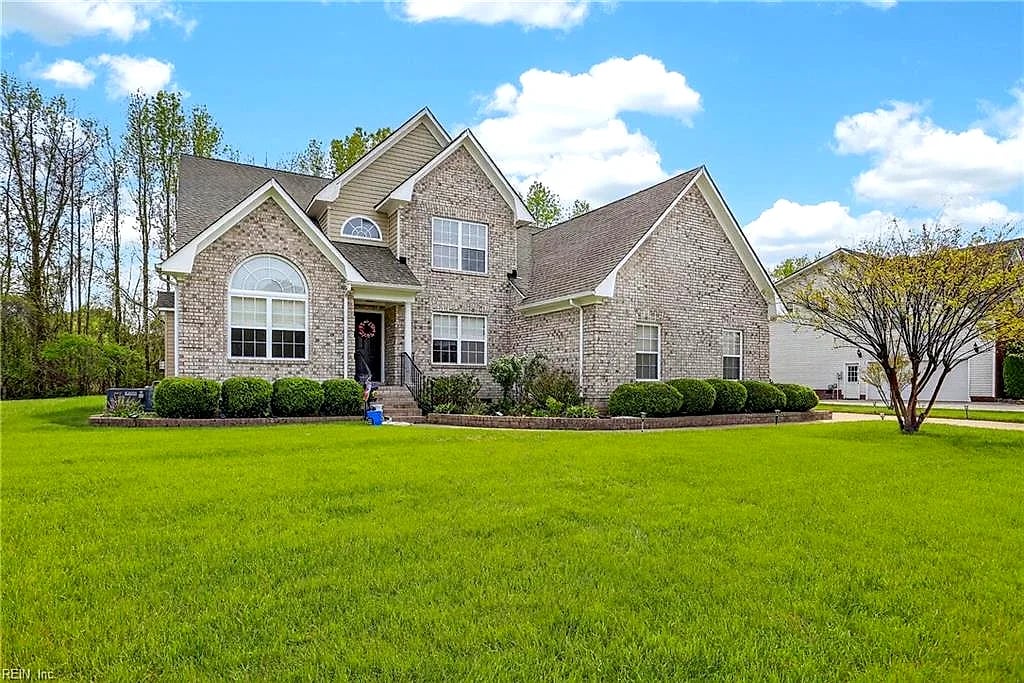 219 Berry Ridge LN, Suffolk — 4 bed Residential, 2,749 sqft