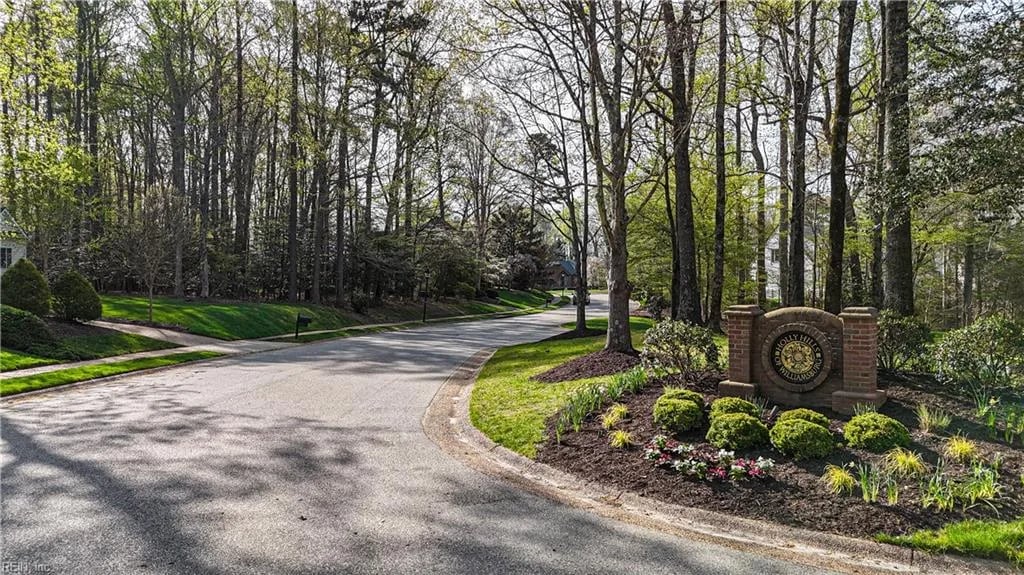 213 Yorkshire DR, Williamsburg — Land and Farms