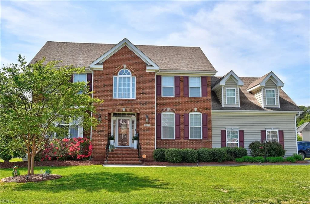 100 Sweetbriar LN, Suffolk — 4 bed Residential, 3,226 sqft