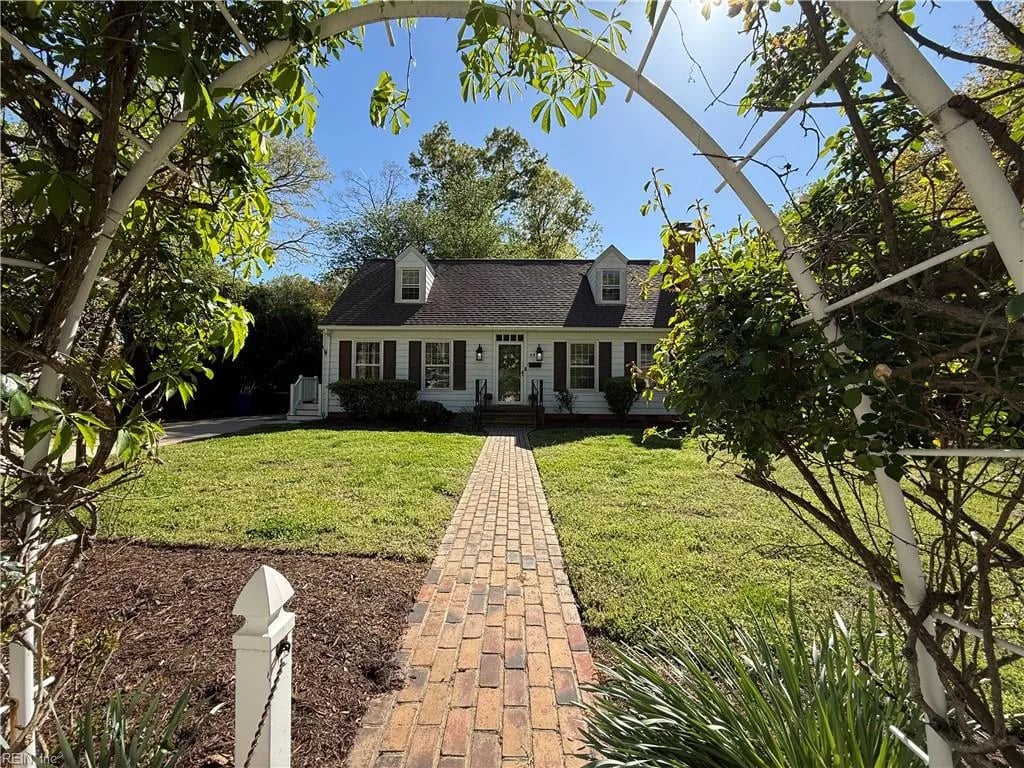 413 Normandy LN, Newport News — 4 bed Residential, 2,700 sqft