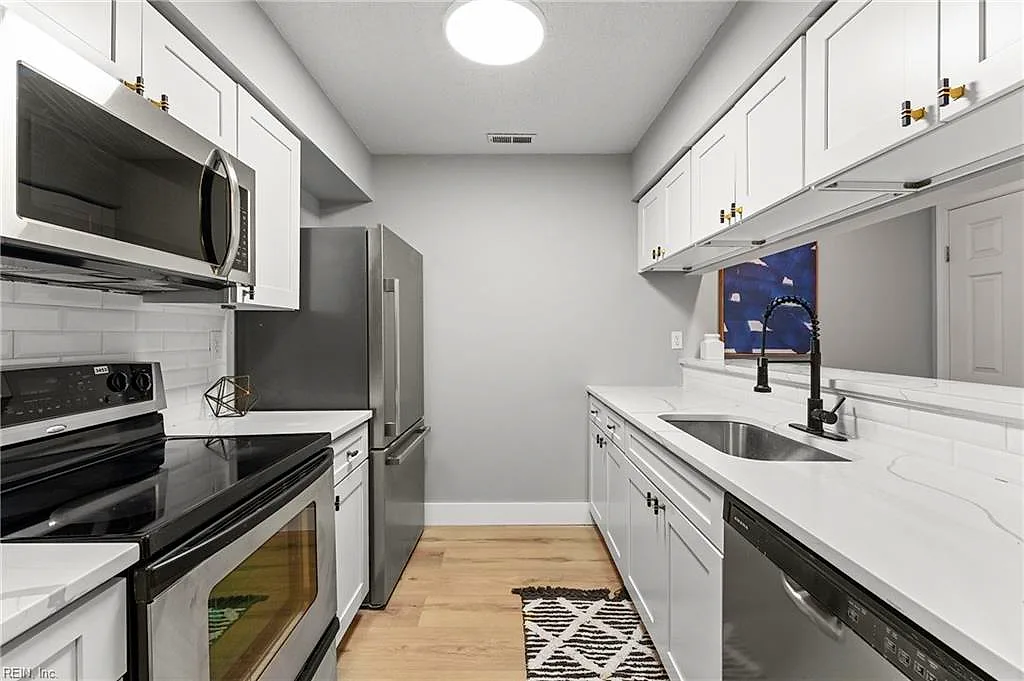 948 Saint Andrews RCH #B, Chesapeake — 1 bed Residential, 900 sqft