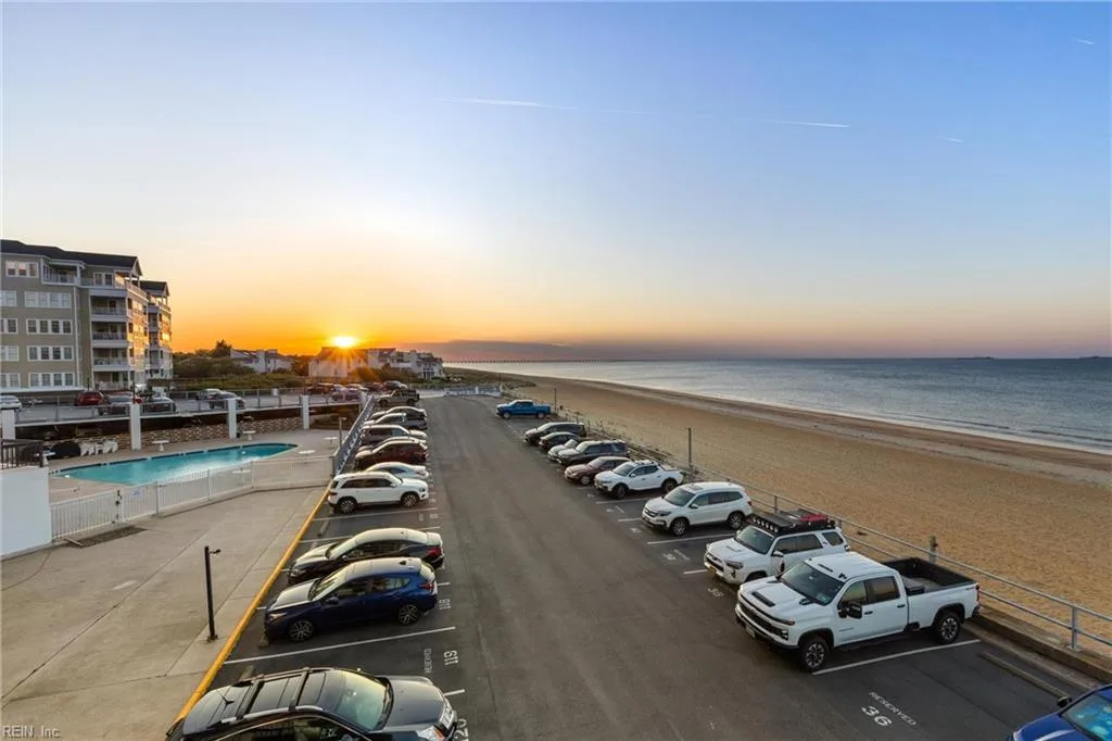 3558 Shore DR #202, Virginia Beach — 2 bed Residential, 957 sqft