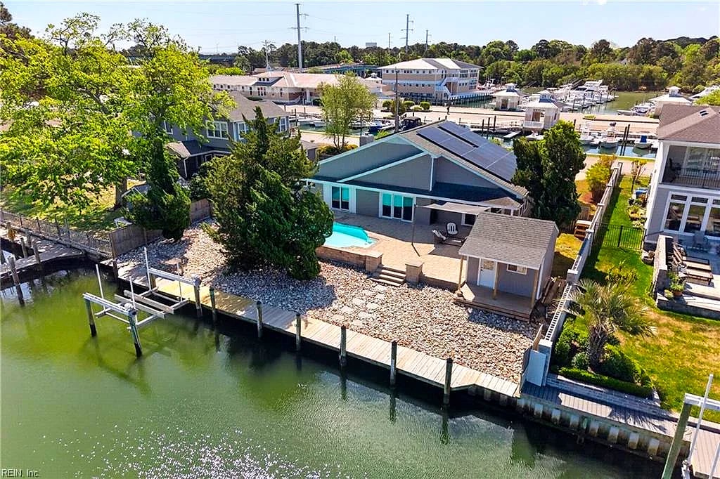 2916 Buccaneer RD, Virginia Beach — 4 bed Residential, 2,396 sqft