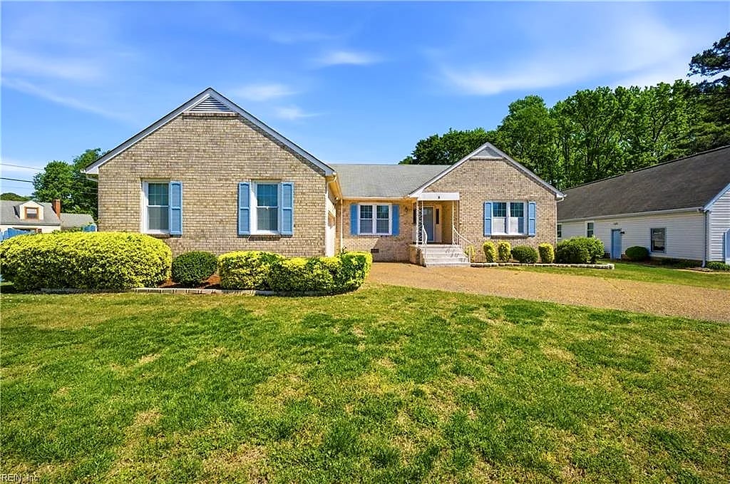 8 Lake Erie CT, Hampton — 3 bed Residential, 2,276 sqft