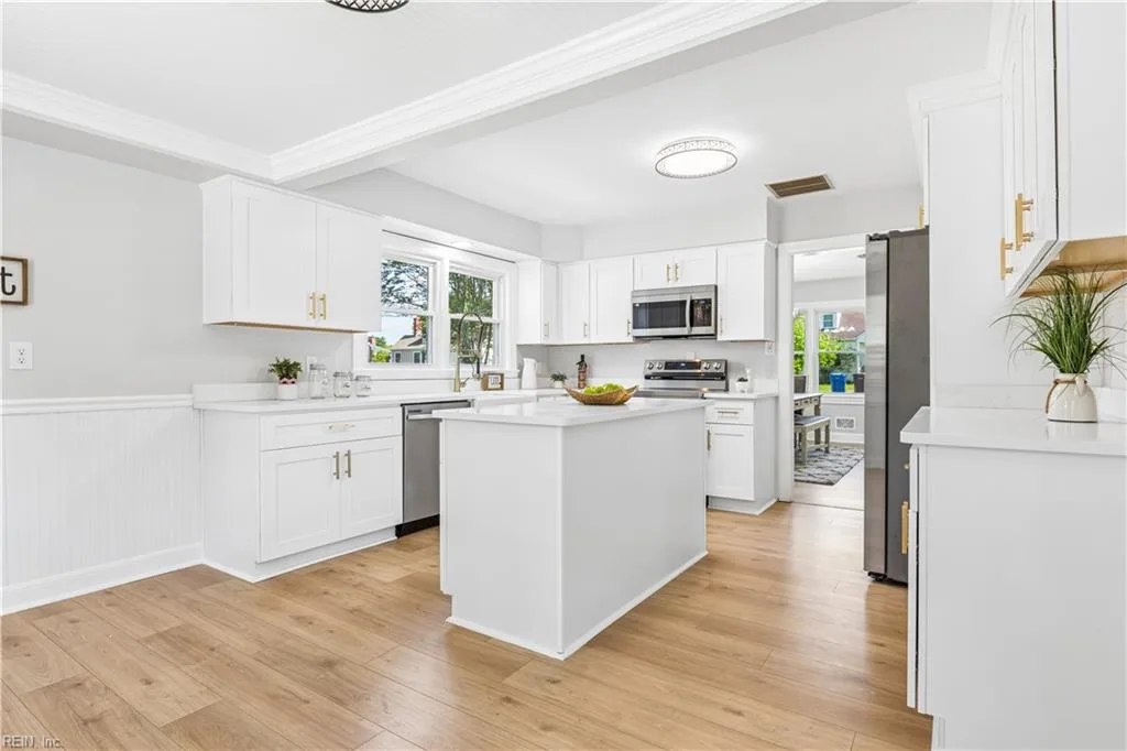 2325 Delwood RD, Chesapeake — 3 bed Residential, 2,000 sqft