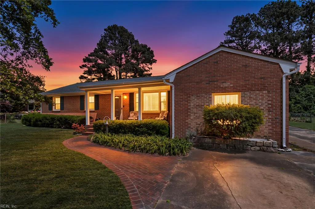 1253 Kingsway DR, Chesapeake — 3 bed Residential, 1,800 sqft